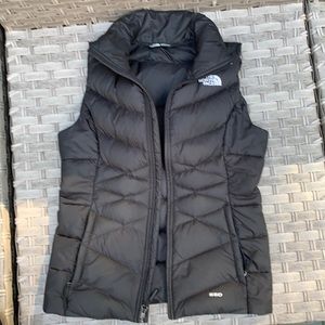 North face Women's black vest